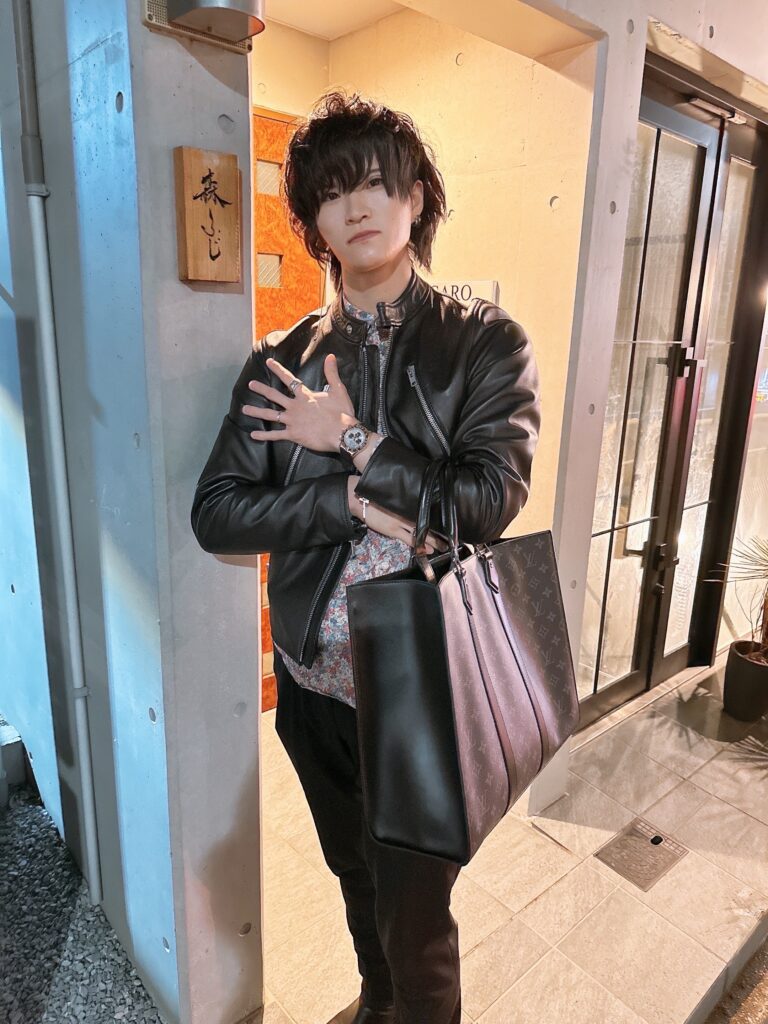 sacai2025AWウィメンズ　かっこよすぎへん？　めちゃめちゃ売れると予想。　あっ、当院頭痛専門接骨院です！(^^♪